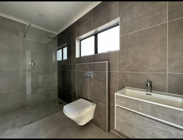 4 BEDROOM HOUSE FOR SALE IN SANDOWN